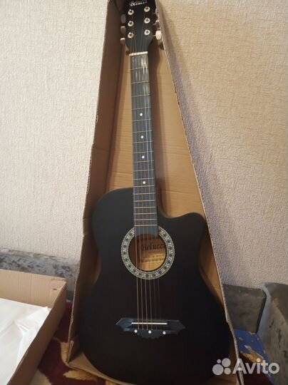 Акустическая гитара 