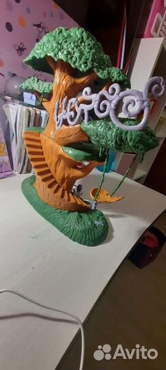 Дом на дереве и куклы