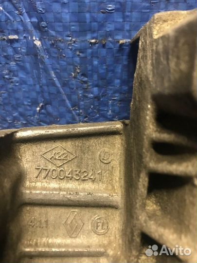 Кронштейн двс Renault Kangoo 1 F8QK630 1.9 Л