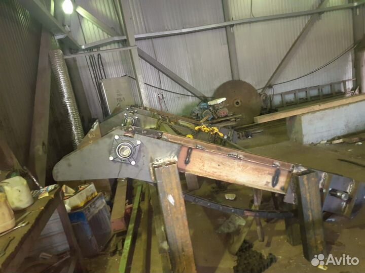 Эстакада подачи круглого Леса Бревен