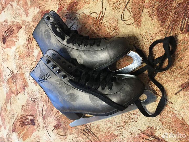 Продам коньки фигурные