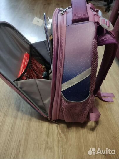 Школьный ортопедический ранец с канцтоварами