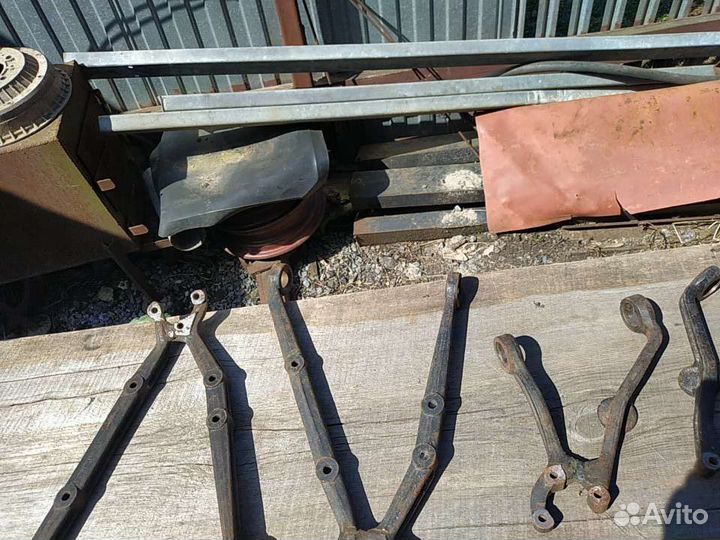 Верхний и нижный рычаг niva 2121,21213