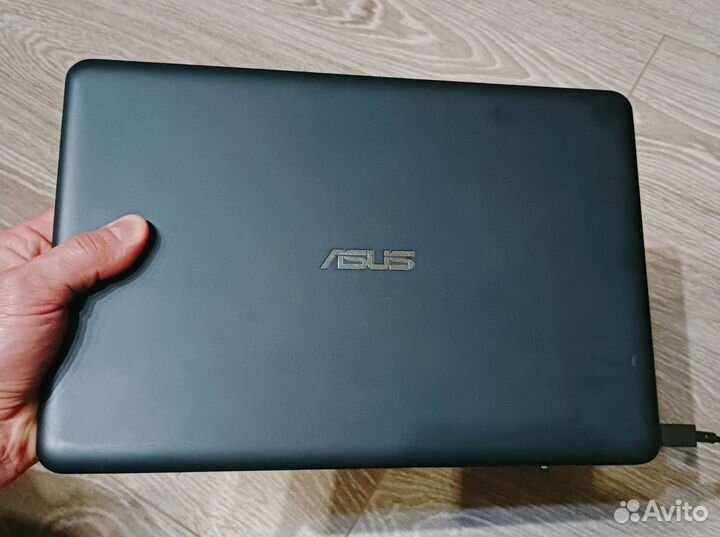 Нетбук Asus R209H