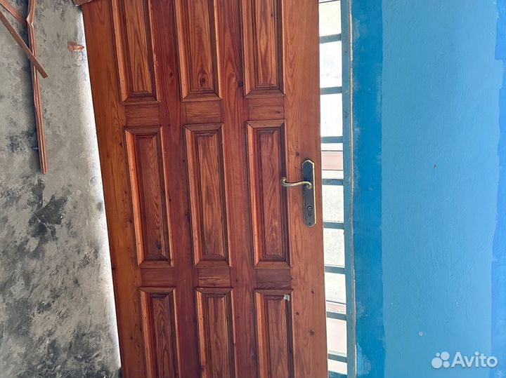 Дверь входная деревянная бу