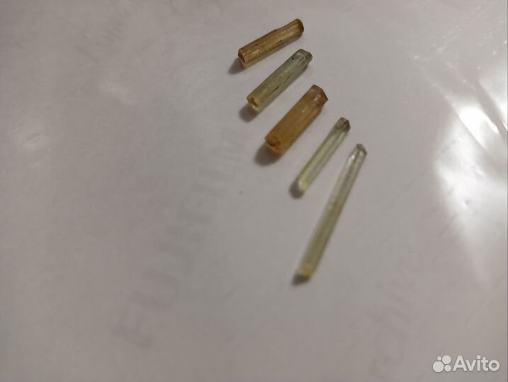 Сувенир-флакон с кристаллами гелиодора