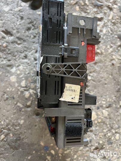 Блок предохранителей Renault Laguna 2