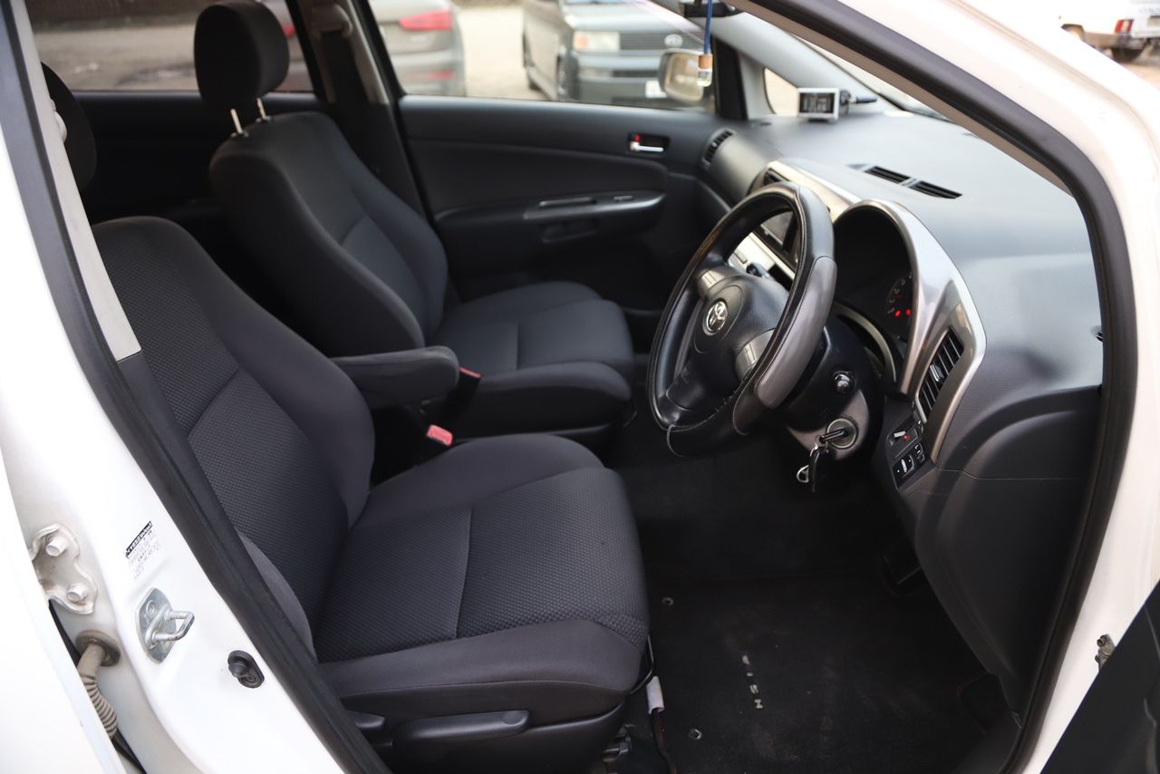Toyota Wish: фото владельца