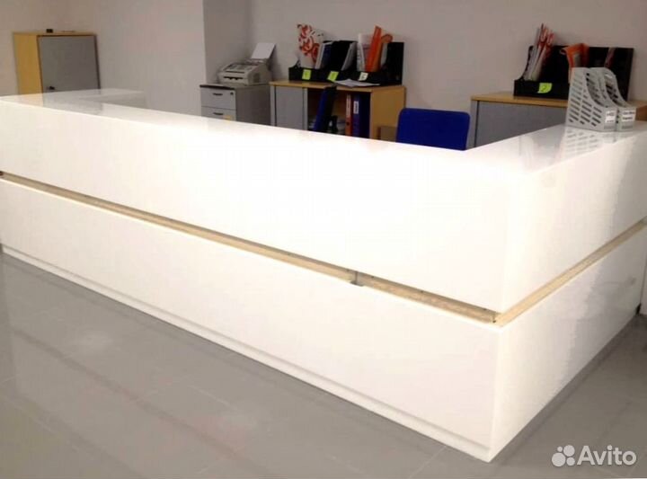 Барная стойка для приемной кварцевого агломерата