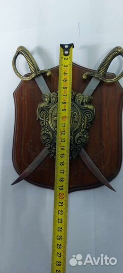 Герб сувенирный с ножами