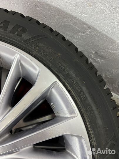 Bridgestone Blizzak LM-25 235/45 R18 70VR