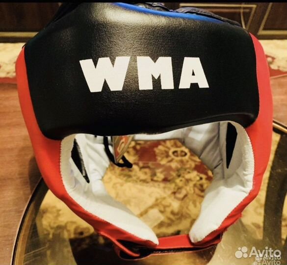 Боксерские накладки, шлем и бинты для спорта