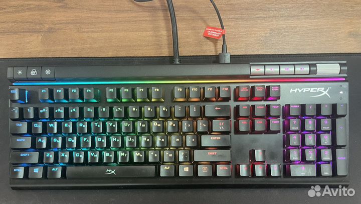 Комплект hyperx: игровая клавиатура, мышь, ковер