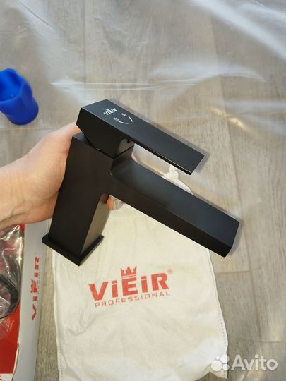 Смеситель для раковины в ванной новый