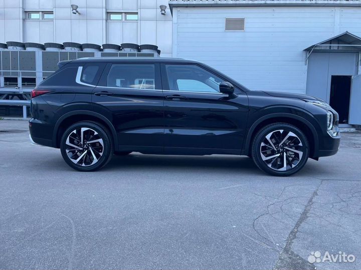 Mitsubishi Outlander 2.5 CVT, 2022