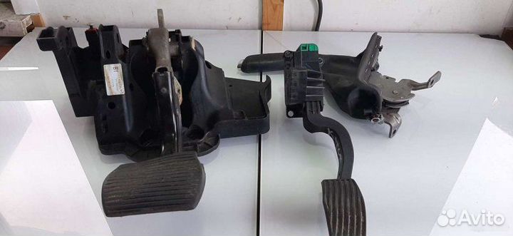 Педали газа тормоза ручник Opel Corsa D Z12XEP 1.2