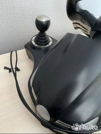 Игровой руль с педалями