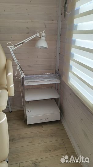 Педикюрное кресло с тумбой