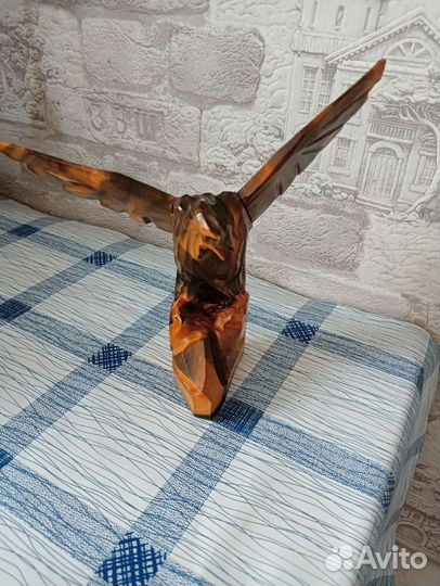 Статуэтка орла