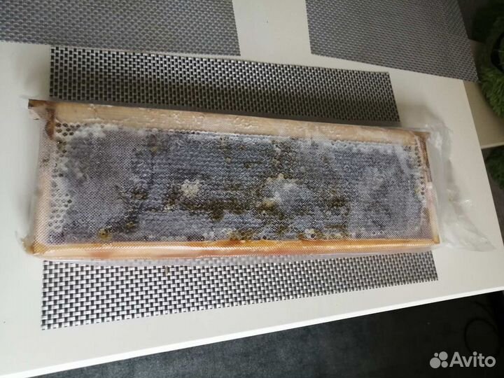 Мед в рамках