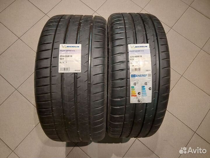 Michelin Pilot Sport 4 S 225/40 R19 и 255/35 R19