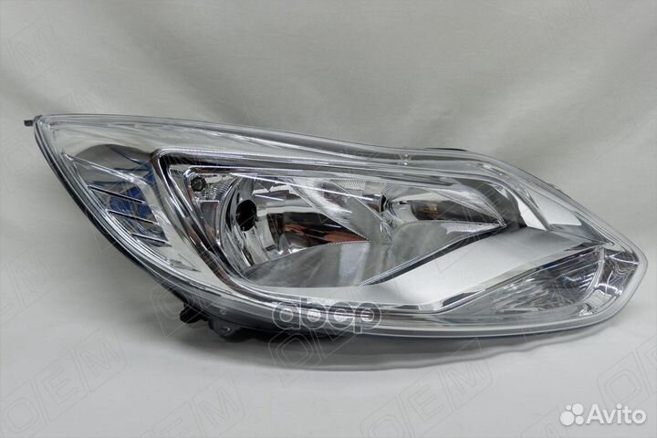 Фара правая Ford Focus 3 2011-2015, галоген