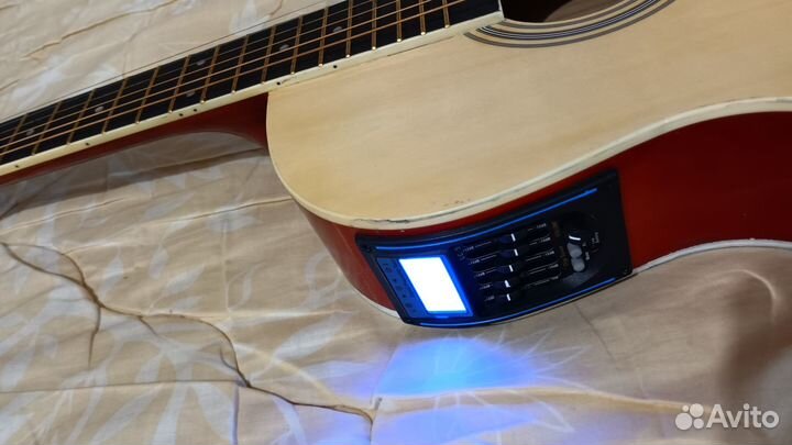 Акустическая гитара