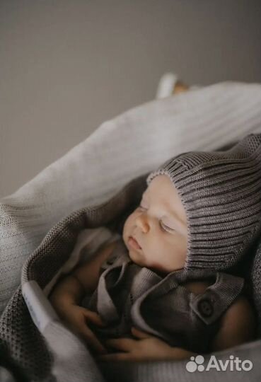 Вязаный чепчик и пинетки