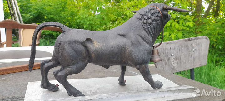 Бронзовая статуэтка быка