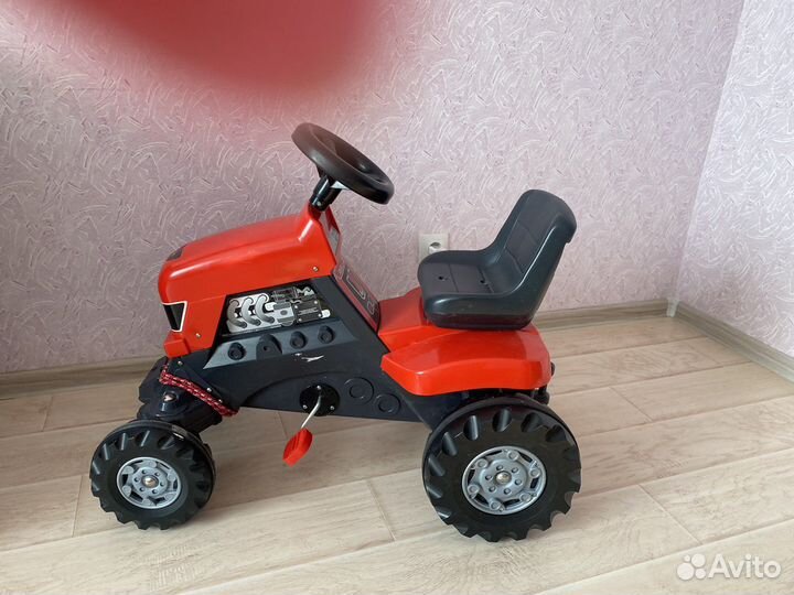 Детский трактор с педалями