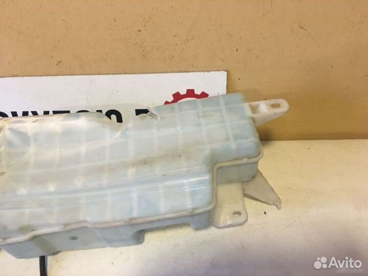 Бачок омывателя Toyota Land Cruiser 200