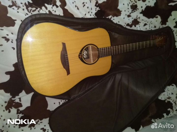 Акустическая гитара