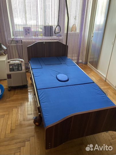 Кровать для лежачих больных с управлением пультом