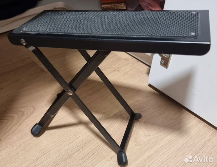 Подставка под ногу для игры на гитаре
