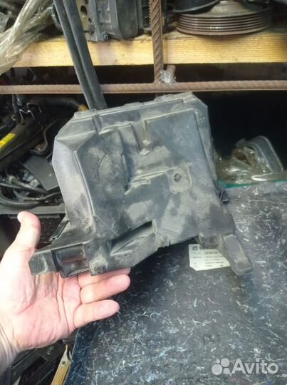 Корпус предохранителей 8200356340 рено сценик 2