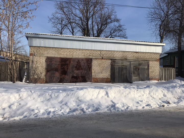 Гараж, > 30 м²