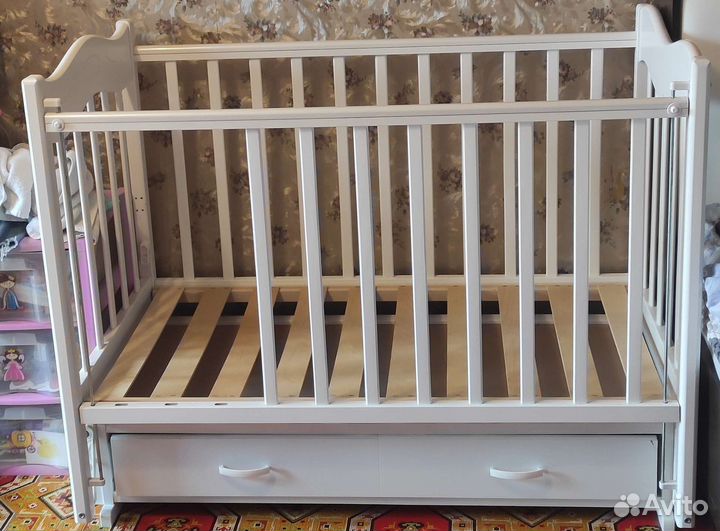 Детская кроватка с продольным маятником
