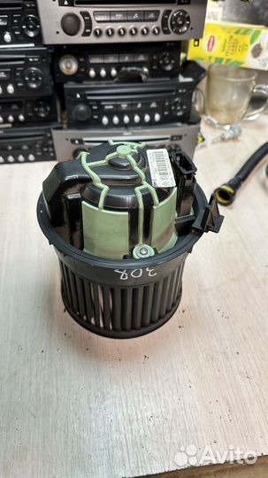 Моторчик печки peugeot 308