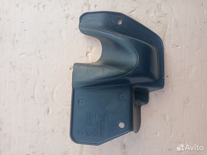 Кожух рулевой колонки нижний Volkswagen Passat B6