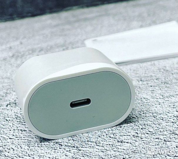 Блок зарядки iPhone