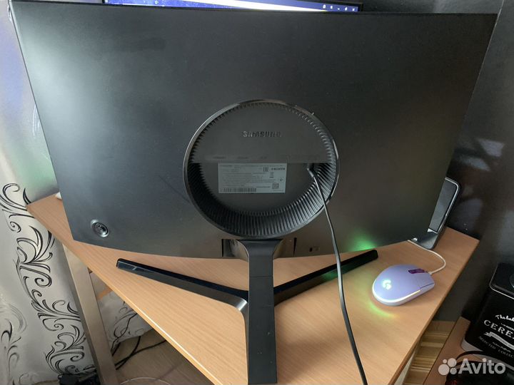 Монитор samsung 27“ изогнутый