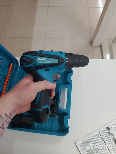 Шуруповерт makita 12v с набором бит