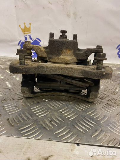 Суппорт передний правый Mitsubishi L200 2006- б/у