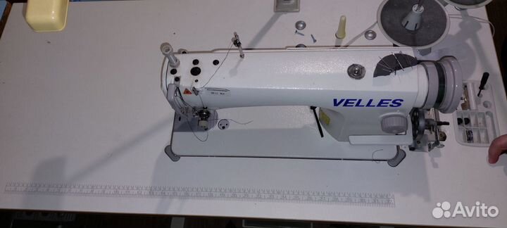 Продаю прямострочную машинку Velles VLS 1100