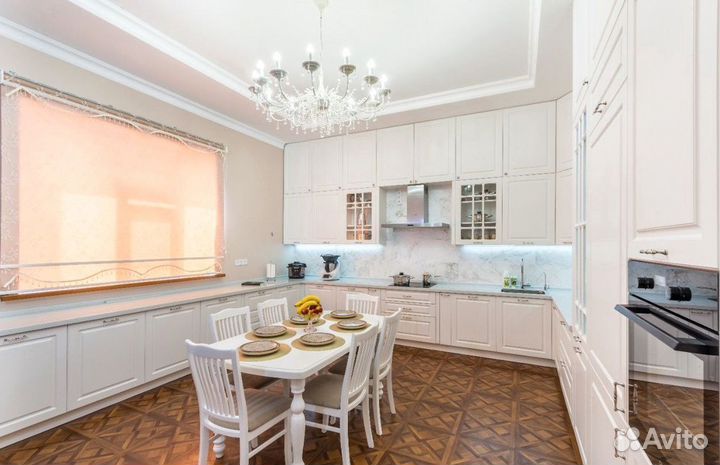 Угловой кухонный гарнитур современный