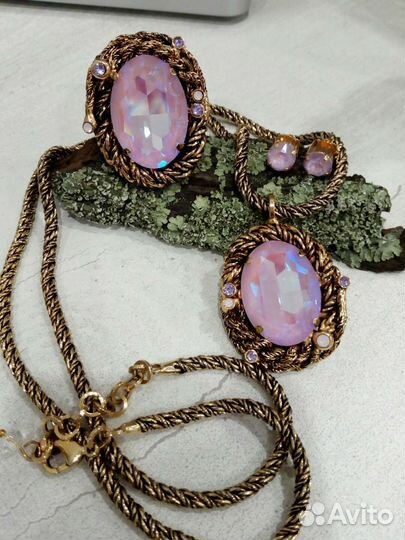 Кулон на цепи,кольцо,серьги-пусеты