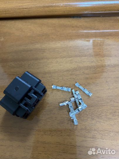 Разьем подогрева сидений Cadillac Escalade 3