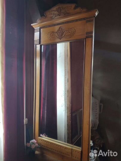 Трюмо с зеркалом