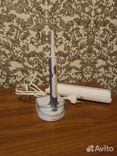 Электрическая зубная щетка Remington SFT-100