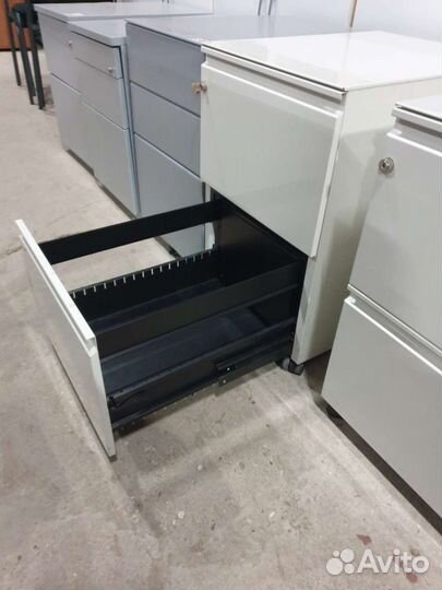 Тумбы металлические